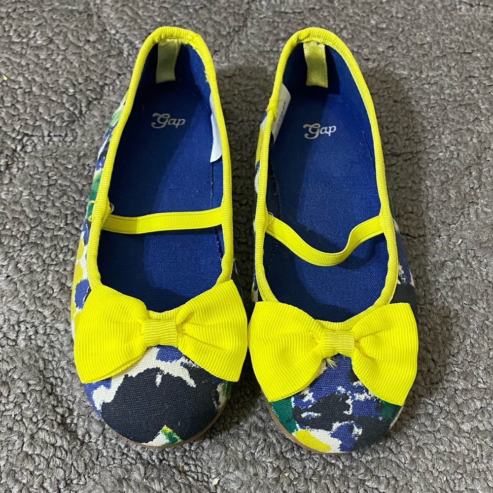 GAP dress shoes